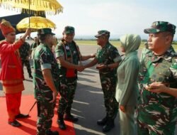 Pangdam IM didampingi Ketua Persit KCK Daerah IM sambut Kasad dan Ketua Umum Persit KCK di Bandara Malikusaleh.