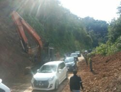 Kodim 0104/Atim Pimpin Evakuasi dan Pembersihan Longsor : Jalan Peunaron – Serbajadi Kembali Lancar