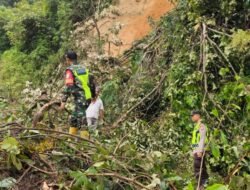 Tanah Longsor Menutup Jalan Lokop-Pinding, Aktivitas Warga Lumpuh Total