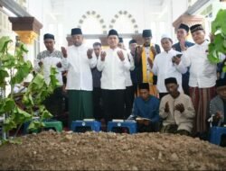 Wagub Aceh Fadhlullah Ziarahi Makam Abu Kuta Krueng