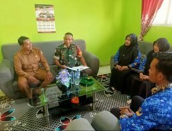 Dari Medan Tugas ke Ruang Kelas : Babinsa Koramil 19/Indra Makmu Hadir untuk Pendidikan