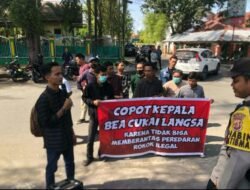 LSM PANDORA Bersama Masyarakat Gelar Aksi Demo, Minta Copot Jabatan Kepala Bea Cukai Langsa Serta Cabut Status WBBM