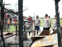 Ramadhan Peduli, Kapolres Aceh Timur Serahkan Bantuan Kepada Korban Kebakaran