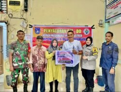 Pj Geuchik Gampong Paya Bujok Beuramo Salurkan BLT-DD Ke Warga Yang Kurang Mampu