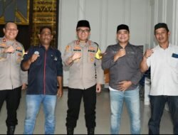 Kapolres Aceh Timur Serahkan 260 Bingkisan Lebaran Kepada Wartawan