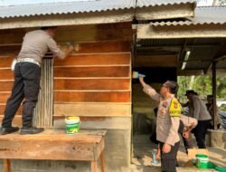 Ramadhan Peduli, Kapolres Aceh Timur Pimpin Program Bedah Rumah Warga