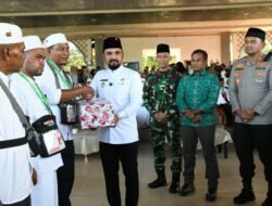 Bupati Aceh Timur Lepas Calon Haji Kloter 02 “Doakan Daerah Kita di Tanah Suci”
