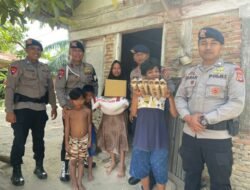 Brimob Kompi 2 Batalyon B Pelopor Salurkan Bantuan Sembako Untuk Warga yang Kurang Mampu