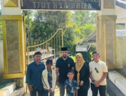 Bupati Al-Farlaky Ziarahi Makam Cut Nyak Dhien di Sumedang