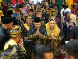 Kapolri Terima Anugerah Adat Ingatan Budi dari LAM Riau: Simbol Kehormatan, Amanah Moral, dan Komitmen Kebangsaan