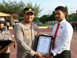 Kapolres Aceh Timur Berikan Penghargaan Kepada Personel Atas Dedikasi dan Prestasi