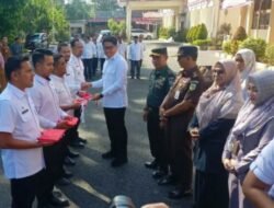 Wakil Walikota Langsa Pimpin Apel Pembagian 3.410 Bendera Merah Putih.