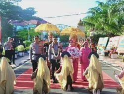 Kapolda Aceh yang Baru Brigjen Marzuki Ali Basyah Tiba di Polda Disambut Tarian Ranup Lampuan