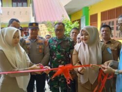 Kadisdikbud Langsa Bersama SPPG Buket Meutuah Distribusikan 2. 221 MBG