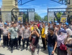 Kapolda Aceh Temui Pendemo: Terima Kasih Sudah Sampaikan Aspirasi dengan Tertib