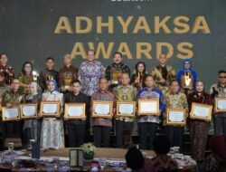 Bambang Irawan Perwakilan Jaksa Kejati Lampung Terima Penghargaan 3 Besar Nasional Adhyaksa Awards 2025