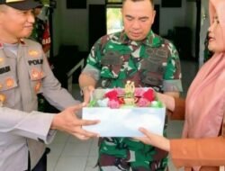 Kapolsek Simpang Jernih Bersama Pj. Camat Beri Kejutan ke Koramil 10/SPJ di HUT TNI Ke-80