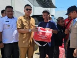 Walikota Langsa Serahkan Bantuan Masa Panik Kepada Warga Korban Kebakaran