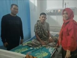 Wakil Bupati Aceh Timur dan Istri Besuk Mahmuda, Tim Awak Media yang Dirawat di RS Cut Nyak Dhien Langsa.