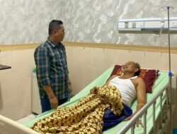 Tunjukkan Kepedulian, Wabup T. Zainal Abidin Utus Ajudan Jenguk Tgk Murhaban di RSUD dr. Zubir Mahmud.