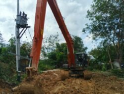 Kadis DLHK Kota Langsa Berjibaku, Bersihkan Jln. Protokol dan Tangani Tanah Longsor Akibat Dihantam Banjir