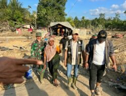 Wakil Bupati Aceh Timur Tanpa Banyak Jeda Bergerak Menembus Perjalanan Panjang Sisir Kamp-Kamp Pengungsian