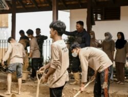 IAIN Langsa Bantu Bersihkan RSUD Langsa Pasca Bencana Banjir