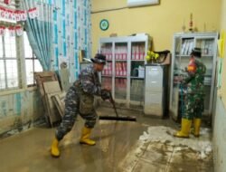 Personel Koramil 20/Pante Bidari Laksanakan Karya Bakti di Puskesmas Pante Bidari