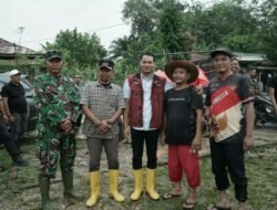 Wakil Bupati Aceh Timur, T. Zainal Abidin Terobos Banjir Demi Tinjau Warga yang Terdampak.