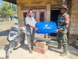 Bantuan Wapang TNI Tiba di Desa Bantayan, Babinsa Lakukan Penyaluran Door to Door