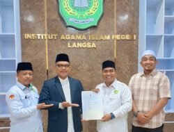 IAIN Langsa Buka Program Doktor, Rektor Lakukan Penyerahan Izin Resmi ke Plt. Direktur