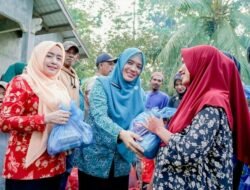 BKMT Aceh Timur Hadir di Huntara, Berbagi Takjil untuk Warga Terdampak Banjir.
