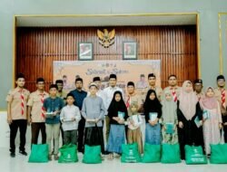 Ketua Kwarcab Pramuka Aceh Timur Santuni Anak Yatim Saat Buka Puasa Bersama.