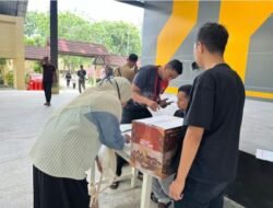 Kapolda Aceh Melalui Bidhumas Bagikan Ratusan Bingkisan Lebaran Kepada Awak Media