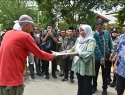 Ratusan Massa Pendemo Geruduk Kantor Walikota dan Kejari Langsa Tuntut Percepatan Penyaluran Bencana Banjir Untuk Segera Dibagikan
