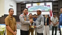 Polres Aceh Timur Salurkan Bantuan Bibit Jagung Pada Kelompok Tani Binaan. Sebagai Bagian dari Upaya Pemulihan Sektor Pertanian