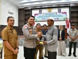 Polres Aceh Timur Salurkan Bantuan Bibit Jagung Pada Kelompok Tani Binaan. Sebagai Bagian dari Upaya Pemulihan Sektor Pertanian