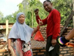 3 Hari Dikerjakan, Rumah Ibu Rugaiyah Sudah Dipasang Kusen