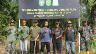 Pulihkan Lingkungan Pascabanjir, Personel TMMD Gelar Aksi Penanaman Pohon