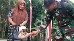 Di Balik Seragam Loreng, Ada Rindu Seorang Ayah yang Bertugas di TMMD