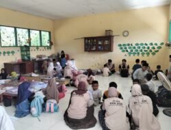 MAHASISWA KKN IAIN LANGSA KELOMPOK 33 DESA MESJID SUNGAI IYU TURUT DAMPINGI ANAK-ANAK TPA BELAJAR AL-QURAN
