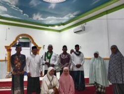 Mahasiswa KKN IAIN Langsa Kelompok 33 Desa Mesjid Sungai Iyu Ikuti Kajian Bersama Masyarakat