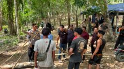 Polres Aceh Timur Amankan Lokasi Kebakaran Penampungan Minyak Tradisional di Darul Ihsan.