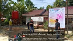 Semangat Jumat Bersih, PJ Keuchik Buket Tiga Ajak Perangkat Gotong Royong Jaga Lingkungan Kantor Sehat.