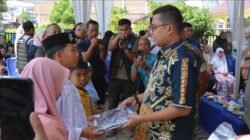 Wali Kota Langsa Serahkan Seragam Sekolah Gratis bagi Anak Yatim Piatu di Langsa Lama
