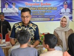 Wali Kota Langsa Serahkan Bantuan Peralatan Sekolah bagi Anak Yatim Paya Bujok Seulemak