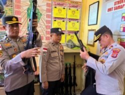 Wakapolres Aceh Timur Periksa Senjata Dinas Jajaran Polsek, Tekankan Disiplin sebagai Bentuk Tanggung Jawab