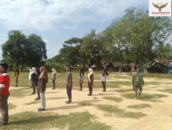 Babinsa Koramil 12/Sungai Raya Latih Paskibra, Tanamkan Disiplin dan Ketepatan Gerakan