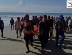 Tim SAR Gabungan Evakuasi Dua Jenazah Remaja yang Hilang Saat Mandi di Pantai Wisata Ujung Bate