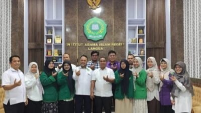 Warek I Lepas Mahasiswa FUAD IAIN Langsa Magang Internasional ke Malaysia